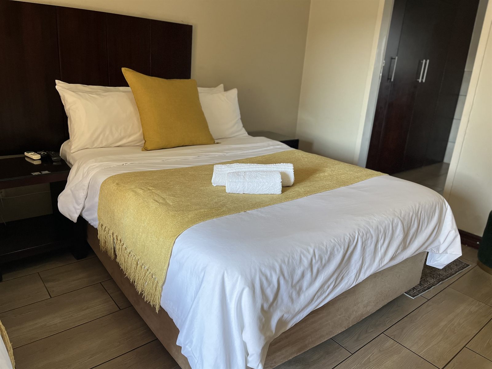Standard Family Room bed and wardrobe at Cozy Corner Brandwag