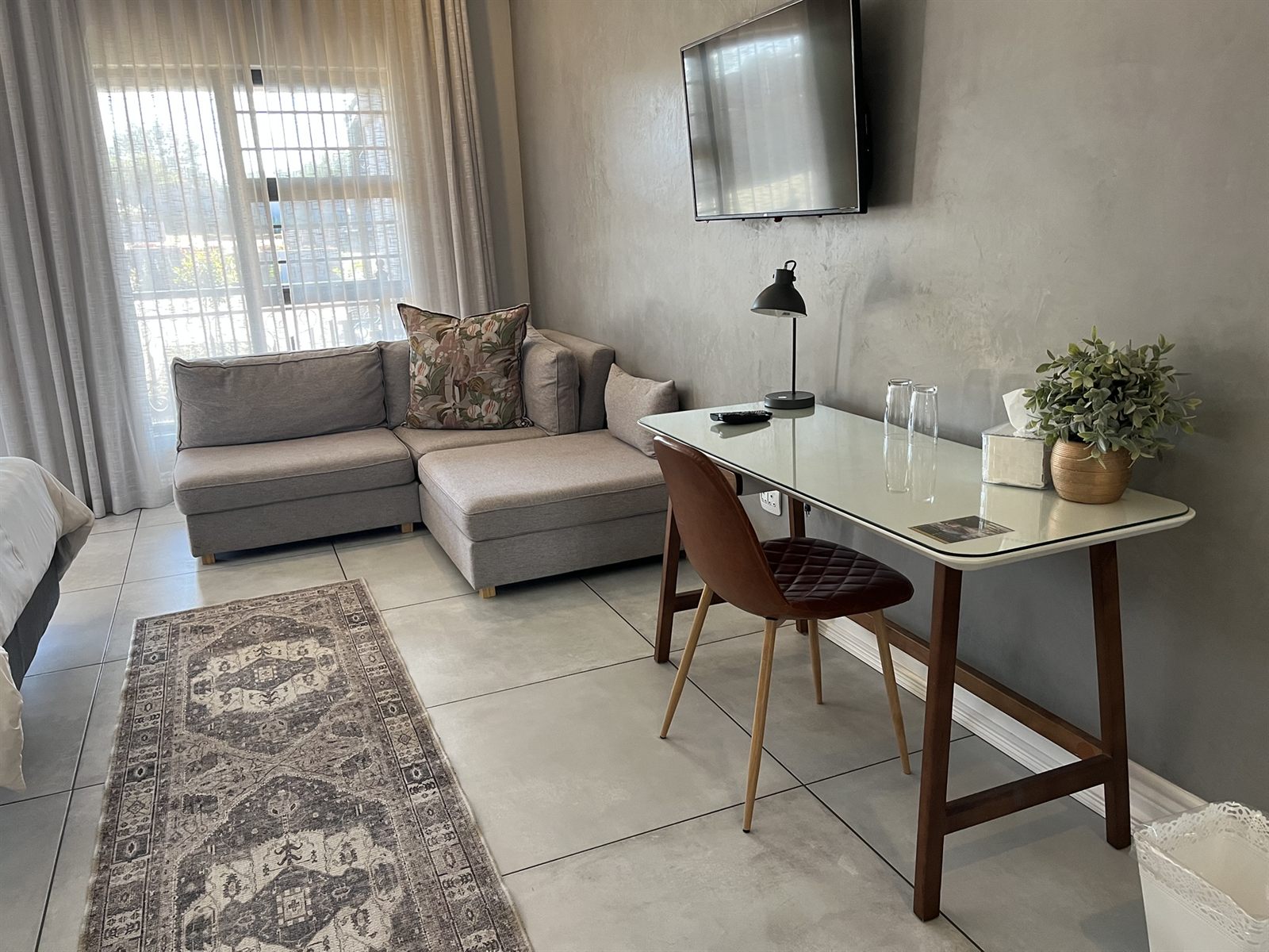 Deluxe Family Suite lounge and work desk at 2nd Cozy Corner Woodland Hills