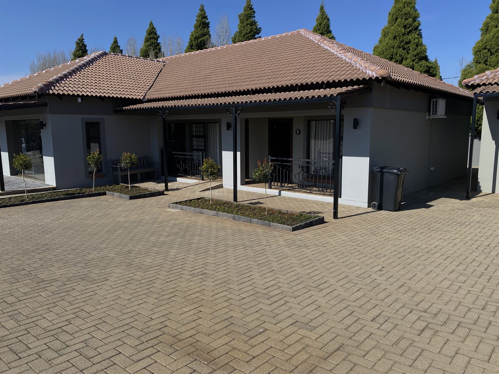 Deluxe Family Suite entrance and courtyard at 2nd Cozy Corner Woodland Hills