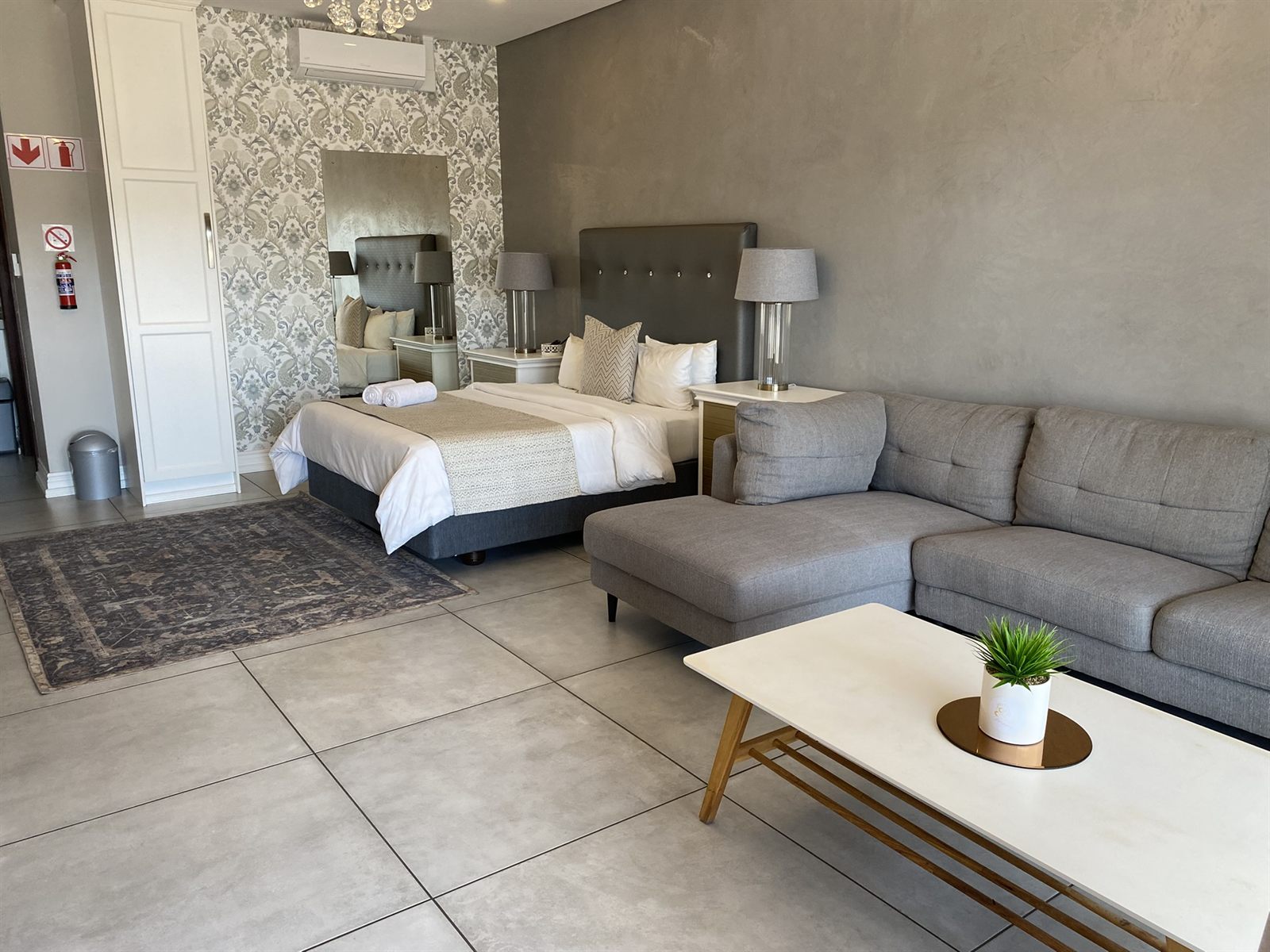 Executive Queen Room with bed and lounge seating at 2nd Cozy Corner Woodland Hills
