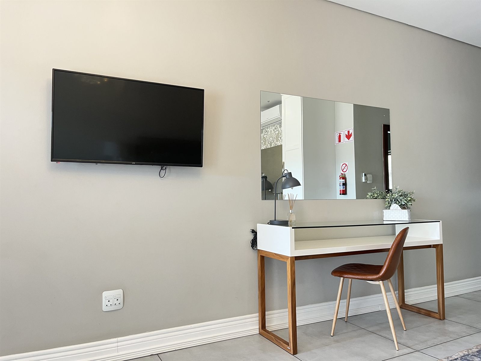 Executive Queen Room Smart TV and writing desk at 2nd Cozy Corner Woodland Hills